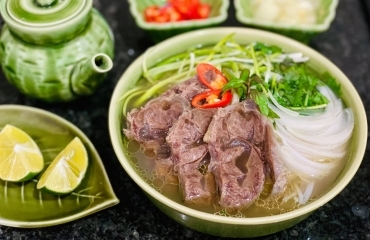 Phục Vụ Thức Ăn
